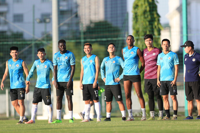CLB Hà Nội tập luyện chuẩn bị cho V - league - Ảnh 2.