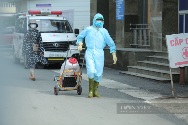 Bệnh nhân Covid-19 trốn viện về Hà Nội, khử khuẩn khẩn toàn bộ khu vực Bến xe Mỹ Đình   - Ảnh 1.
