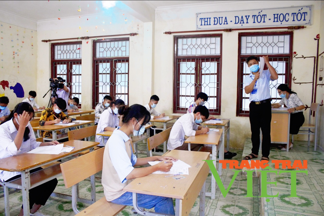Lai Châu: Ngày đầu tiên bước vào kỳ thi THPT quốc gia với nhiều điều khó khăn   - Ảnh 4.