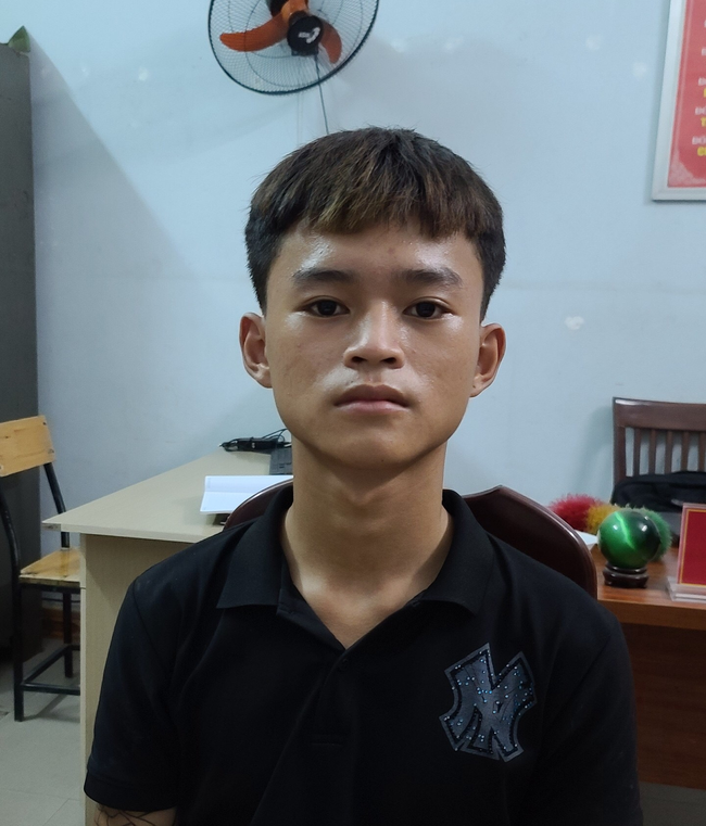 Đà Nẵng: Bắt đối tượng truy nã đặc biệt nguy hiểm 17 tuổi - Ảnh 1.