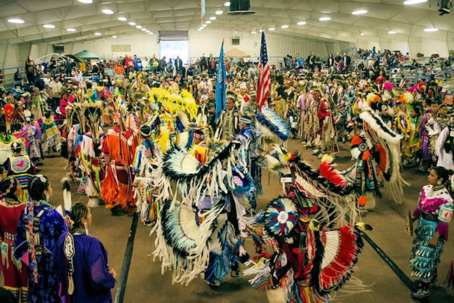 Mỹ: Đặc sắc lễ hội “Bear Dance” với các kỵ sĩ đa thê của bộ lạc Ute - Ảnh 1.