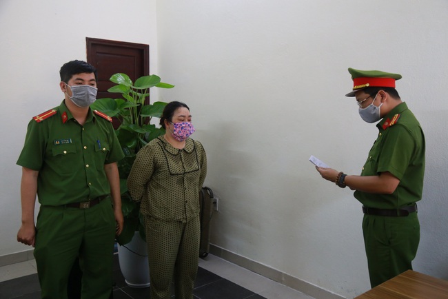 Đà Nẵng: Tạm giam nữ quái lừa đảo chiếm đoạt gần 600 triệu đồng tiền cọc đất - Ảnh 1.