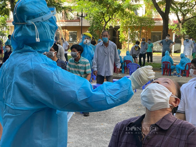 &quot;Tôi nhắc nhở lấy mẫu kỹ, nhân viên thọc mũi tôi đến lần thứ 4, đau quá tôi không chịu được...&quot; - Ảnh 1.