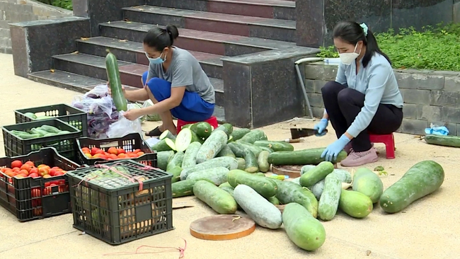 Người phụ nữ ủng hộ hơn 1 tỷ đồng làm thiện nguyện vẫn chưa muốn nghỉ ngơi vì nhiều nơi còn khó khăn - Ảnh 1.