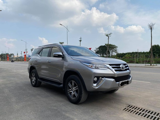 Sau 4 năm, Toyota Fortuner 2.7V nhập khẩu mất giá bao nhiêu? - Ảnh 1.