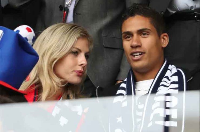 Trước ngày Varane sang M.U, bà xã xinh đẹp &quot;tẩy chay&quot; mạng xã hội - Ảnh 9.