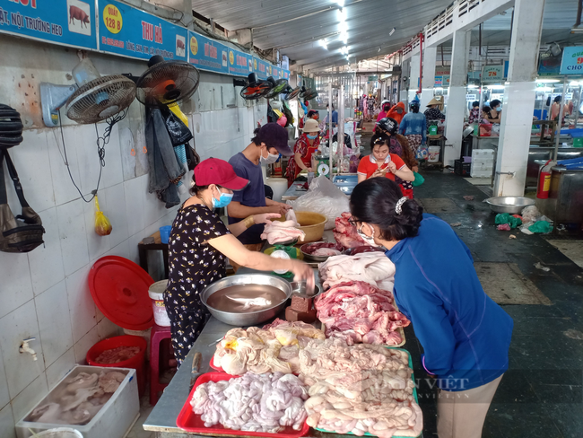 Đà Nẵng: Chợ đầu mối lớn nhất thành phố tạm ngưng hoạt động, giá rau, thịt đồng loạt tăng - Ảnh 3.