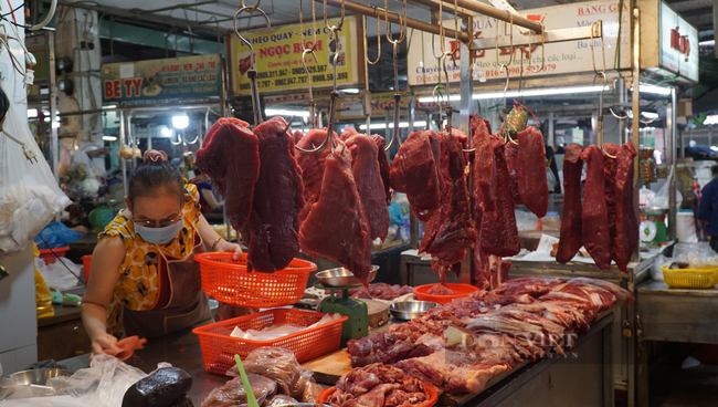 Đà Nẵng: Tiểu thương &quot;chờ khách&quot; trước giờ dừng tất cả hoạt động trong 7 ngày - Ảnh 4.