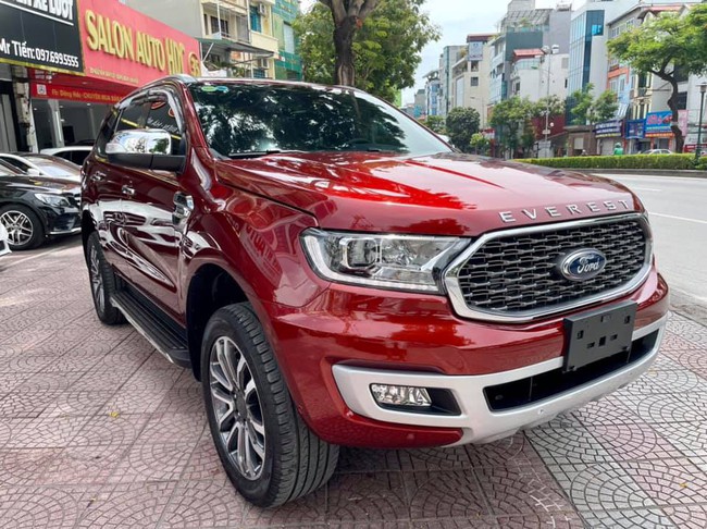 Ford Everest 2021 chạy chưa đến 300km bán giá khó tin - Ảnh 1.