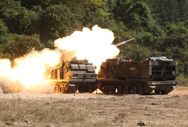 Tại sao pháo phản lực M270 của Mỹ khiến Trung Quốc run sợ? - Ảnh 15.