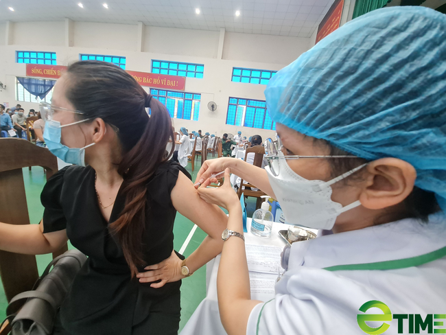 Quảng Nam xin cấp thêm 1.746.000 liều vắc xin phòng Covid-19 và cam kết tiêm đúng đối tượng - Ảnh 2.