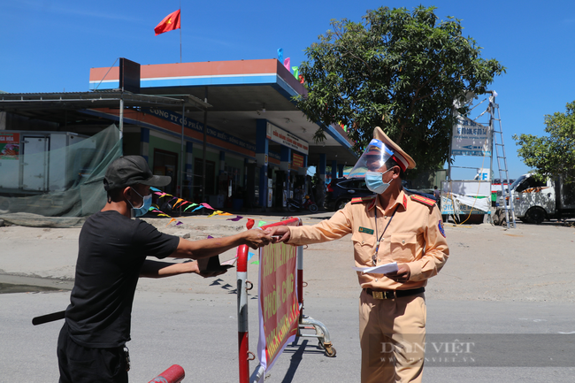 Tp Vinh: Lực lượng chức năng và 25 phường xã ra quân xử lý người vi phạm chỉ thị 16 trong phòng chống dịch covid - Ảnh 3.