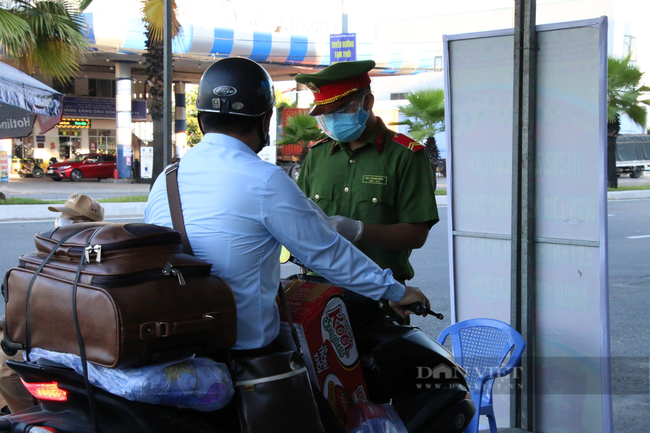 Bí thư Đà Nẵng yêu cầu quan tâm hơn nữa đến lực lượng tuyến đầu chống dịch - Ảnh 2.