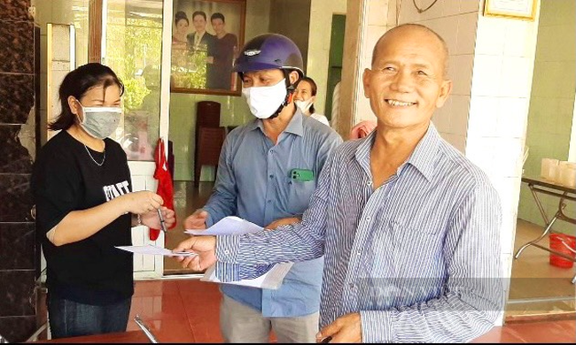 Quảng Bình: Chủ tịch phường gặp từng người dân xin lỗi, trả lại 10.000 đồng vì thu sai - Ảnh 1.