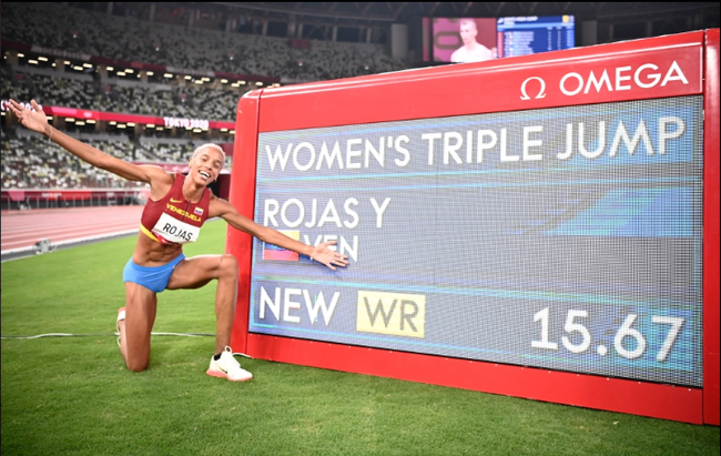 Nữ VĐV đầu tiên của Venezuela giành HCV Olympic, phá kỷ lục thế giới - Ảnh 1.