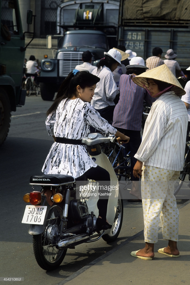 Loạt ảnh đầy hoài niệm về Hà Nội, Sài Gòn năm 1992 - Ảnh 12.