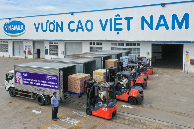 San sẻ khó khăn mùa dịch, Vinamilk tặng 45.000 phần quà cho người dân gặp khó khăn tại TP.HCM, Bình Dương, Đồng Nai - Ảnh 5.