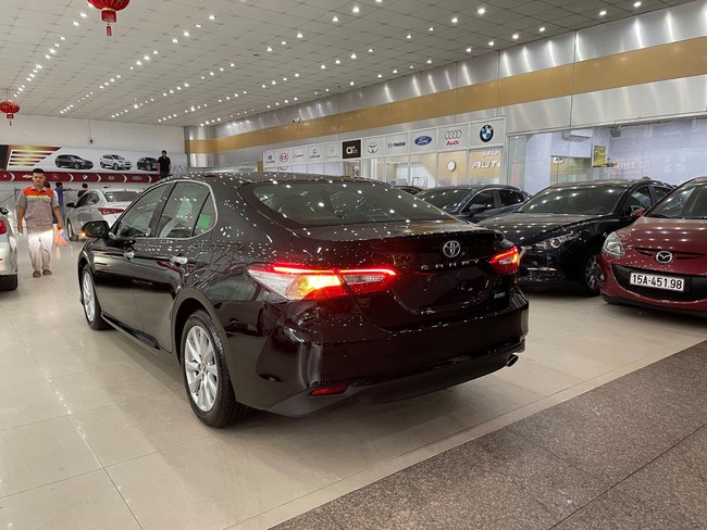 Toyota Camry 2.0G 2021 nhập lướt rao bán lỗ hàng trăm triệu - Ảnh 2.