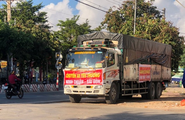 Chuyến xe yêu thương mang tâm tình của người dân Ninh Thuận vào tâm dịch TP.HCM - Ảnh 4.