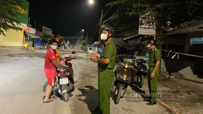 Xuyên đêm cùng lực lượng tuần tra: Ngủ “lố” nên đêm mới lọ mọ đi mua thức ăn - Ảnh 4.