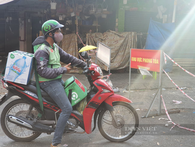 Grab, Now, Be, Gojek vẫn giao hàng tại TP.HCM - Ảnh 1.