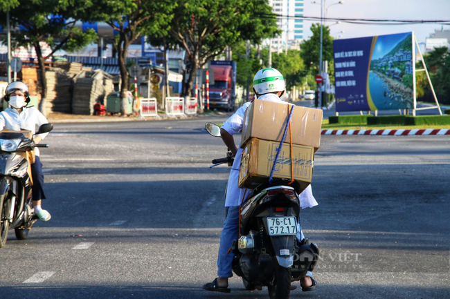 Ảnh: Nhiều người phải quay xe trong thời gian Đà Nẵng cho phép giao ca, đổi nhân lực - Ảnh 10.