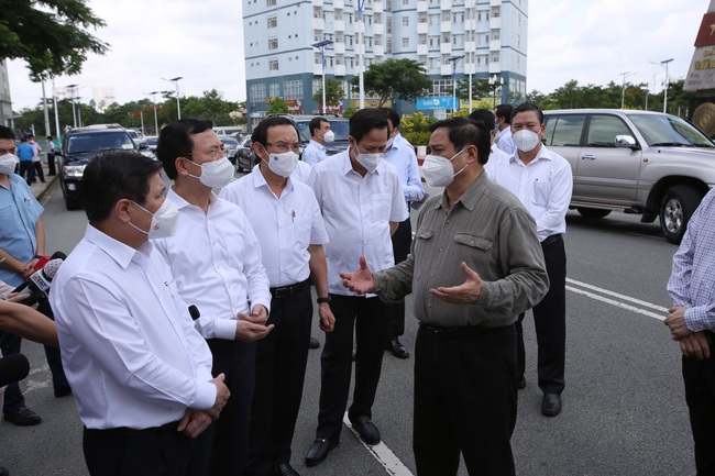 Người dân trực tiếp phản ánh với Thủ tướng: Không biết gọi ai để được nhận thực phẩm - Ảnh 3.