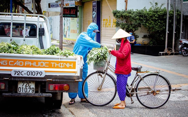 Chuyến xe nghĩa tinh của GoodLife chia sẻ với người có hoàn cảnh khó khăn. Ảnh: Minh Ngọc