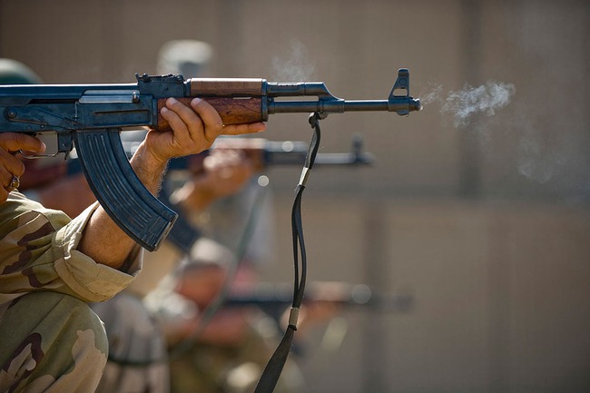 Súng tiểu liên AK-74 có xứng đáng là &quot;hậu bối&quot; của khẩu AK-47? - Ảnh 5.