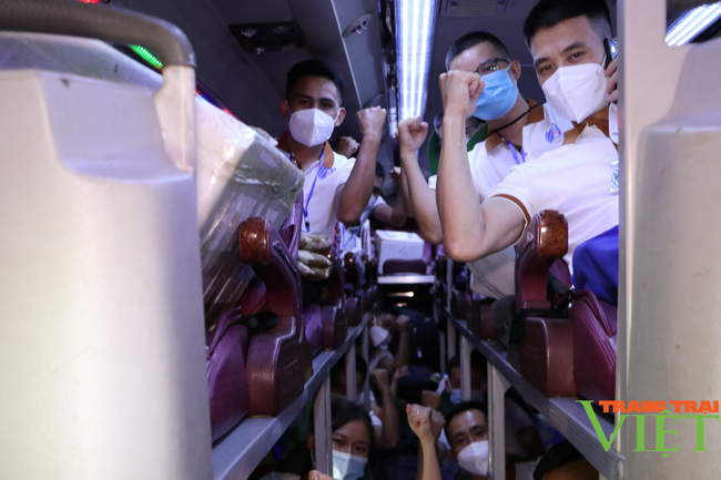 Lai Châu: Tăng cường 23 bác sỹ, điều dưỡng hỗ trợ thành phố Hồ Chí Minh chống dịch - Ảnh 2.