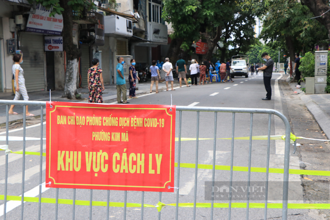 Hà Nội: Mẹ chồng cùng con dâu dương tính SARS-CoV-2, phong toả lấy mẫu xét nghiệm cả khu ngõ phố Sơn Tây - Ảnh 1.