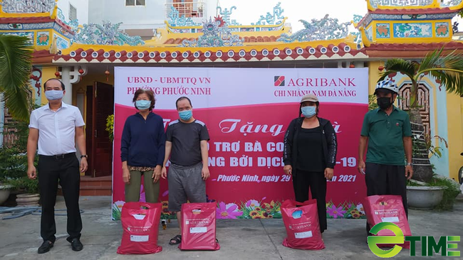 1.000 suất quà yêu thương được Agribank Nam Đà Nẵng trao tặng cho các gia đình khó khăn do Covid-19 - Ảnh 1.