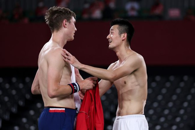 Hạ bệ Trung Quốc, đoạt HCV Olympic 2020, tay vợt Đan Mạch khóc nức nở - Ảnh 10.