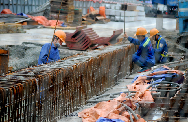 Hà Nội yêu cầu &quot;đóng rào, quây tôn&quot;, công nhân không ra khỏi công trường - Ảnh 1.