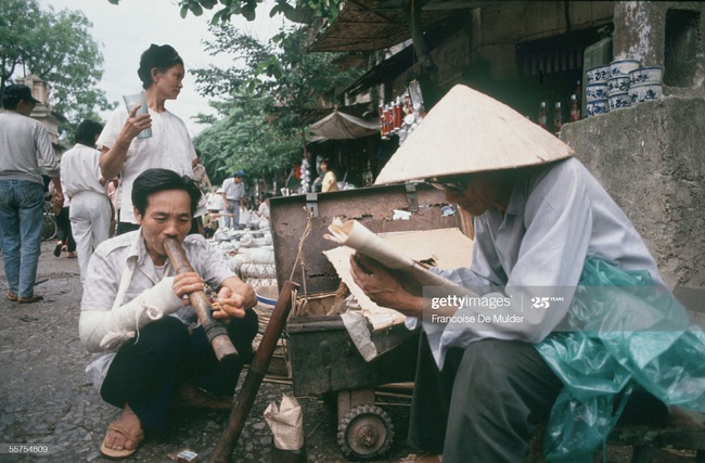 Chân dung đầy “thần thái” của người Hà Nội năm 1989 - Ảnh 2.