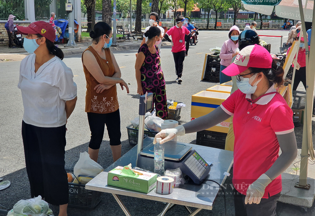 TP.HCM linh hoạt mở lại chợ, thêm xe buýt bán lưu động để người dân dễ mua thực phẩm - Ảnh 3.