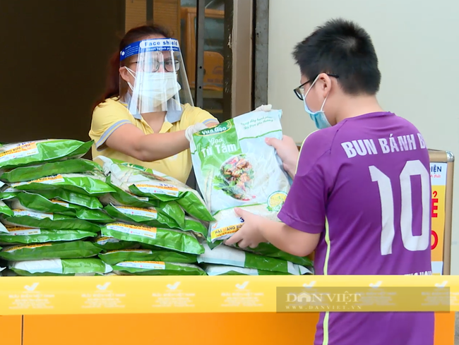 Bưu điện Đồng Nai tặng 100 tấn gạo cho người tàn tật, khó khăn trong đại dịch Covid-19 - Ảnh 2.