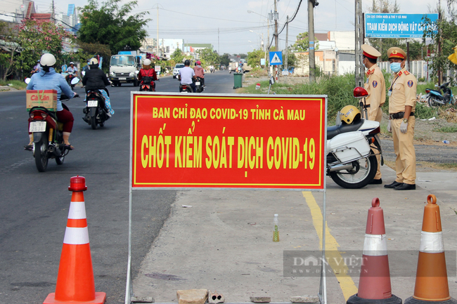 Một chốt kiểm soát dịch Covid-19 ở tỉnh Cà Mau, 1 trong các tỉnh trọng điểm nuôi tôm ở ĐBSCL. Ảnh: Chúc Ly