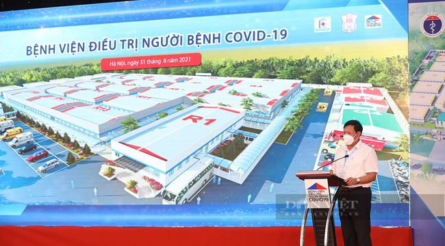 Thứ trưởng Bộ Y tế Đỗ Xuân Tuyên phát biểu tại lễ khánh thành Bệnh viện điều trị Covid-19 – Y Hà Nội. Ảnh: PV