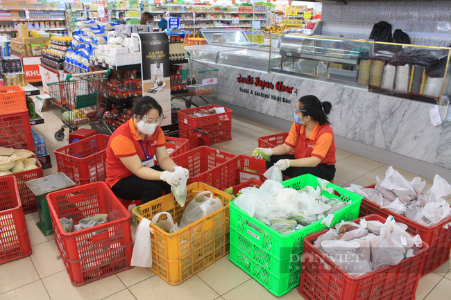 Thế khó của siêu thị khi phục vụ bữa ăn cho hơn 9 triệu dân TP.HCM - Ảnh 3.