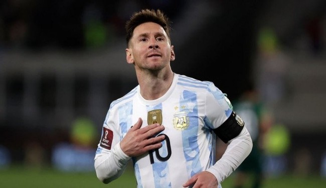 Clip: Lập siêu phẩm, Messi sánh ngang Pele - Ảnh 1.
