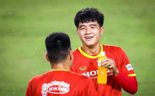 Hà Đức Chinh gia nhập Sài Gòn FC, nhận &quot;lót tay&quot; 4,2 tỷ đồng, lương 40 triệu đồng/tháng - Ảnh 2.