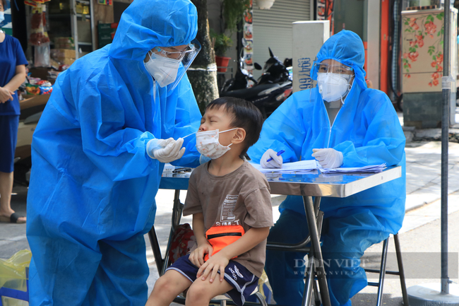 Nếu đến ngày 15/9, 100% người dân trên 18 tuổi được tiêm vaccine, Hà Nội có nên nới lỏng các hoạt động? - Ảnh 6.