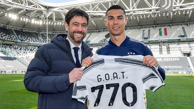 &quot;Coi thường&quot; Ronaldo, HLV Max Allegri đối mặt với án &quot;trảm&quot; - Ảnh 1.