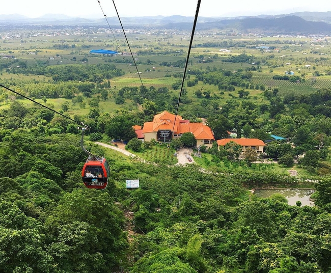 Bí ẩn tượng phật trên đỉnh Tà Cú (kỳ cuối): Điểm du lịch tâm linh níu chân du khách - Ảnh 3.