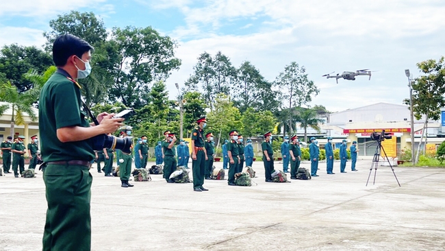 Kiên Giang: Xét nghiệm sàng lọc với "tốc độ thần tốc", quyết tâm đến ngày 20/9, chuyển "vùng đỏ" thành "vùng xanh" - Ảnh 1.