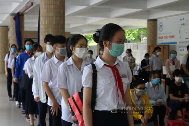 Đà Nẵng đón khoảng 8.000 học sinh, giáo viên về thành phố trước ngày 1/10 - Ảnh 1.