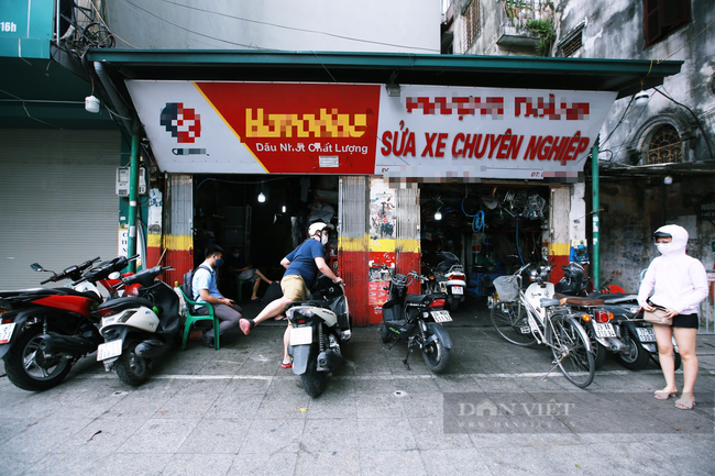 Chủ cửa hàng ở Hà Nội &quot;vui như Tết&quot; ngày mở cửa trở lại: &quot;Tôi rất hạnh phúc khi tay chân lấm lem dầu mỡ&quot; - Ảnh 6.