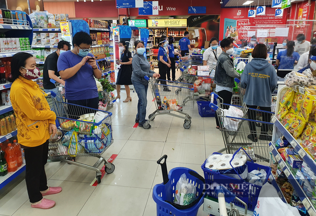 ẢNH: Người dân TP.HCM hớn hở đi siêu thị trở lại, tự tay mua thực phẩm - Ảnh 5.