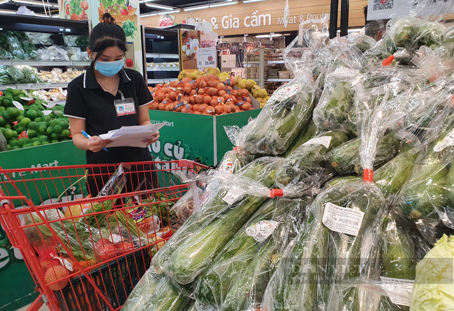 ẢNH: Người dân TP.HCM hớn hở đi siêu thị trở lại, tự tay mua thực phẩm - Ảnh 9.